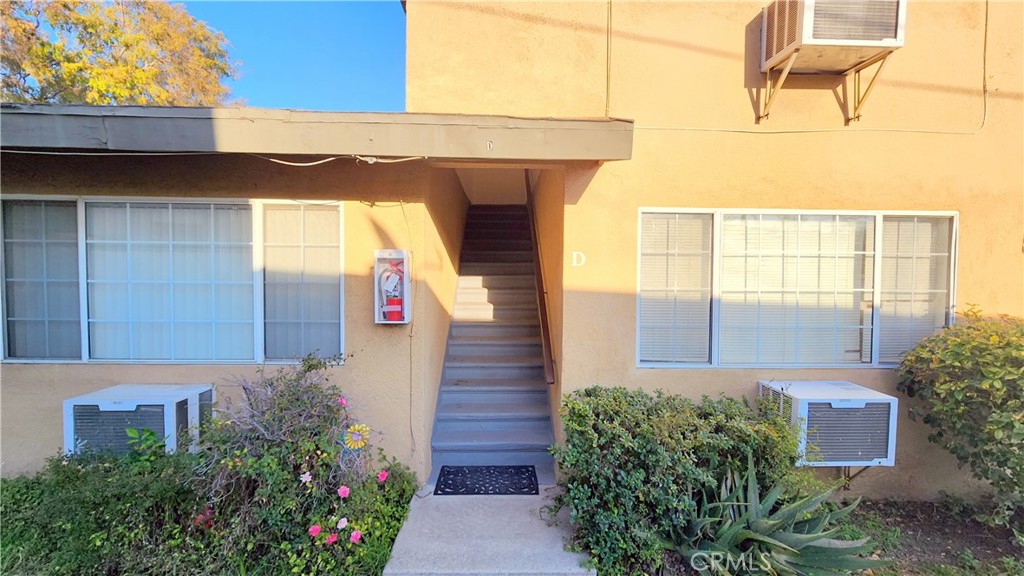 1366 W Arrow