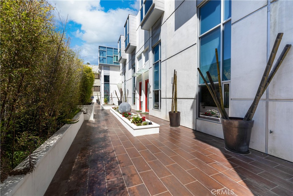 95 N Wilson Avenue