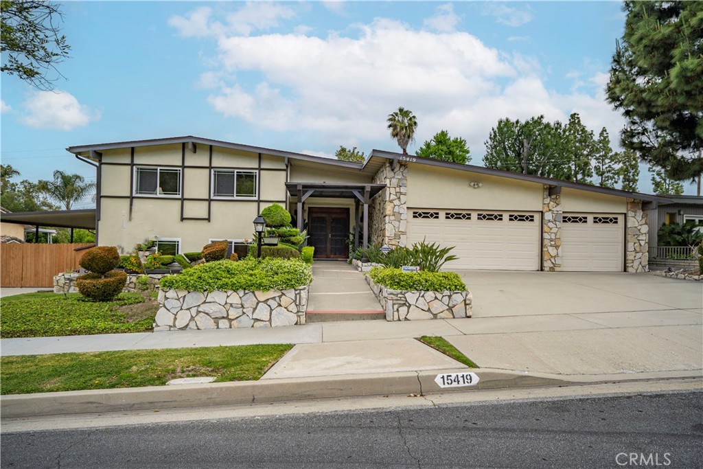 15419 Surrey Lane