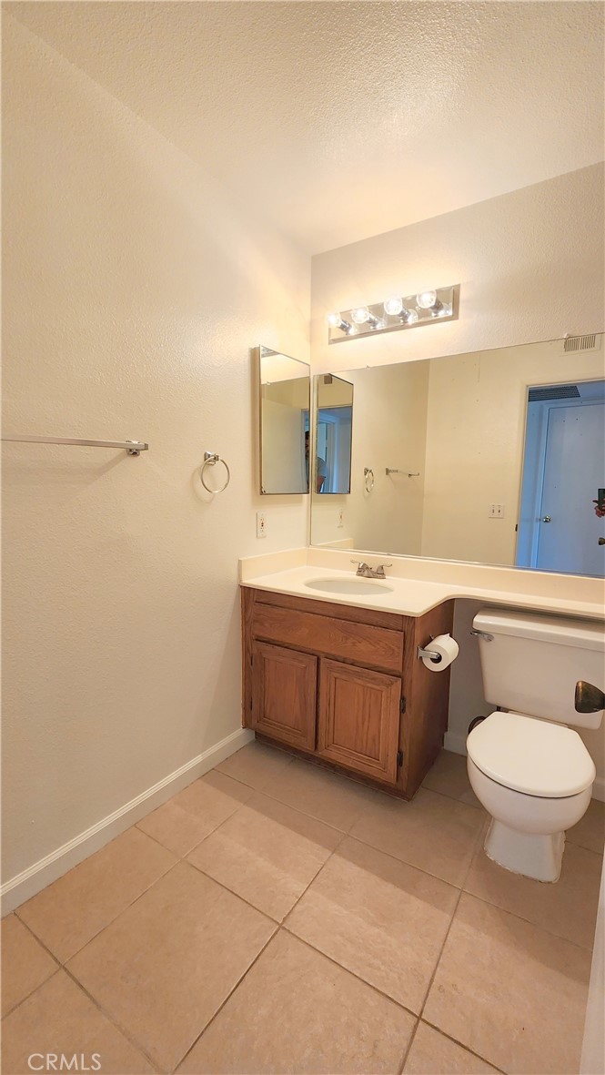 2564 Avenida Del P202