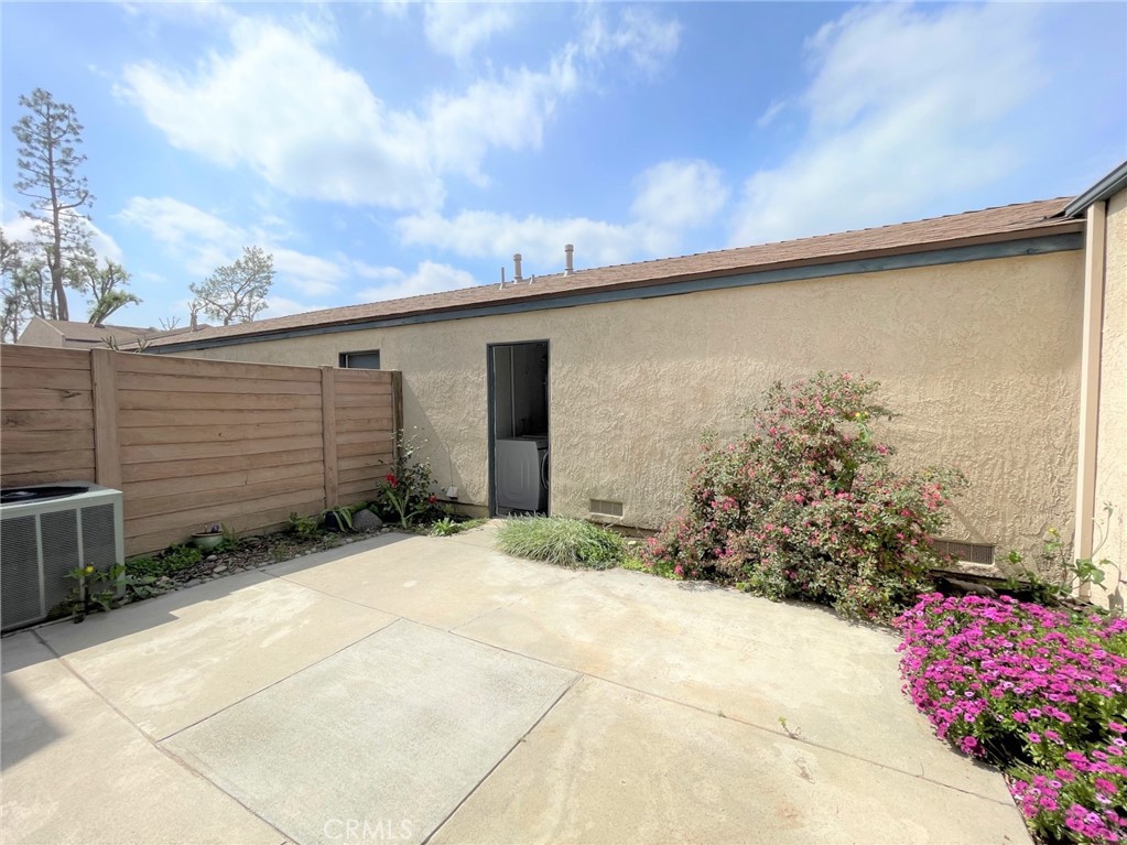 1834 Howard Court