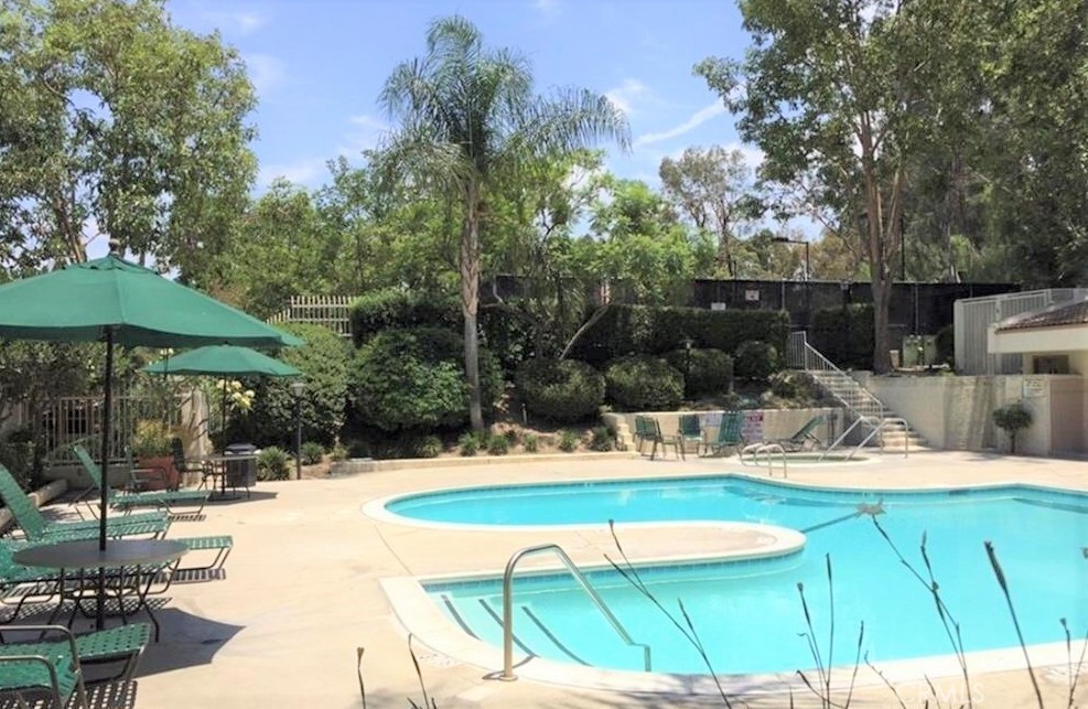 1834 Howard Court