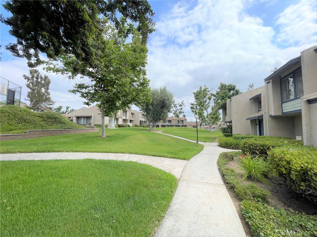 1834 Howard Court
