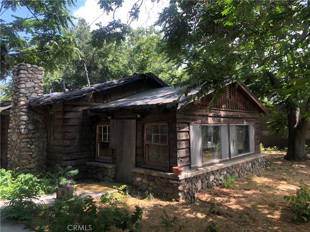 11267 Roswell Avenue