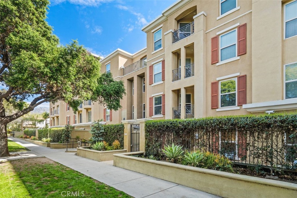128 N Oak Knoll Avenue 317