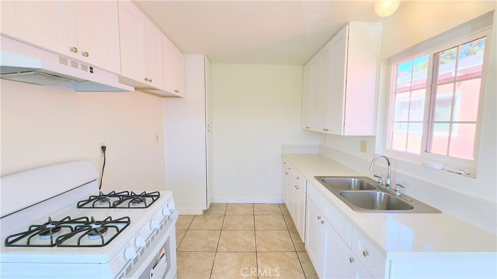 2325 Angela Street 3