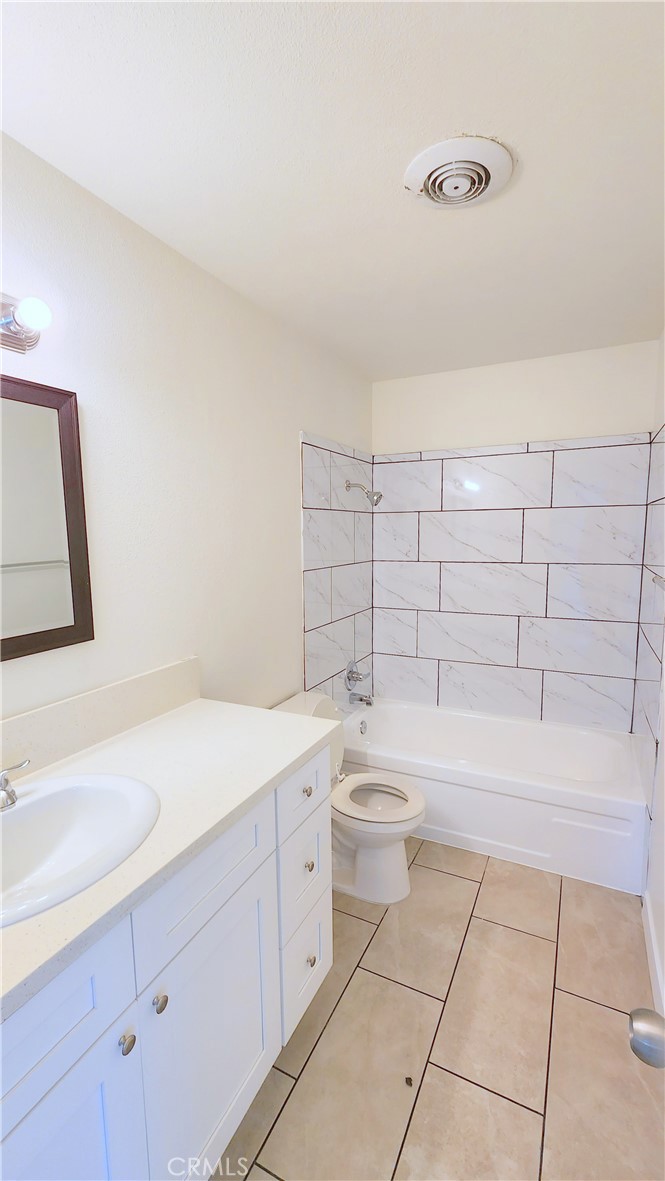 2325 Angela Street 4