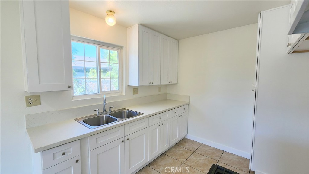 2325 Angela Street 4