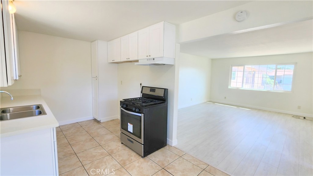 2325 Angela Street 4