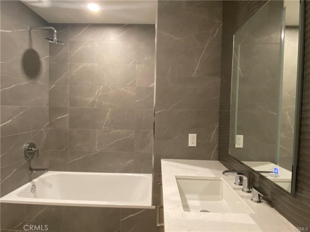 400 S Broadway 2504
