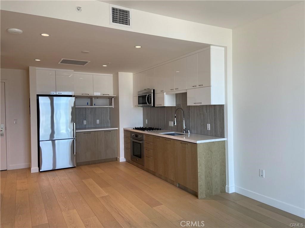 400 S Broadway 2504