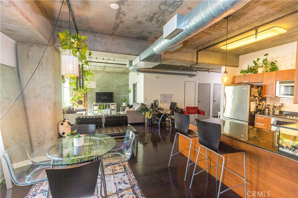 645 W 9th Street 318