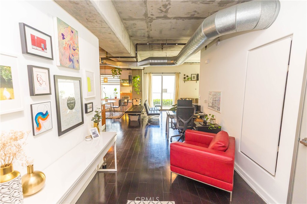 645 W 9th Street 318