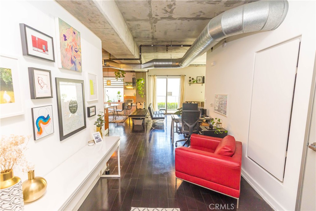 645 W 9th Street 318