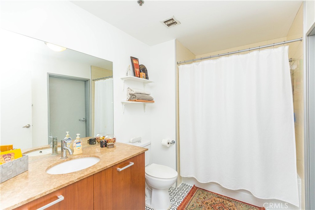 645 W 9th Street 318