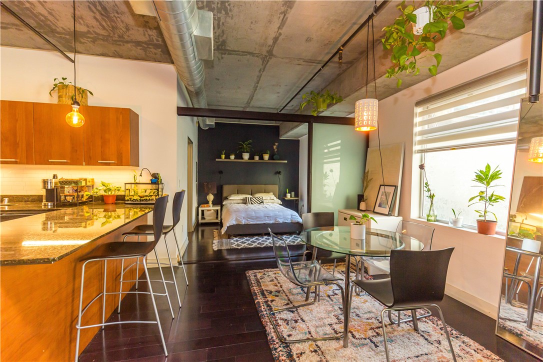 645 W 9th Street 318