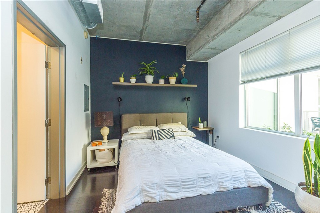 645 W 9th Street 318