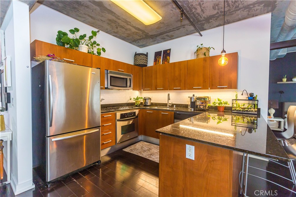 645 W 9th Street 318