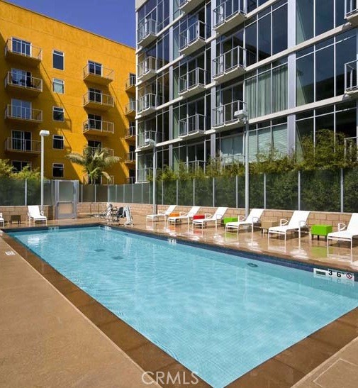 645 W 9th Street 318
