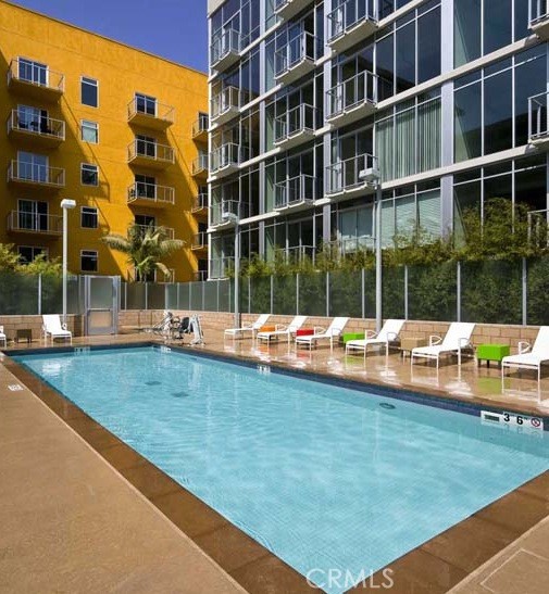 645 W 9th Street 318