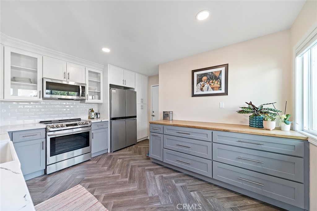 425 Champlain Drive