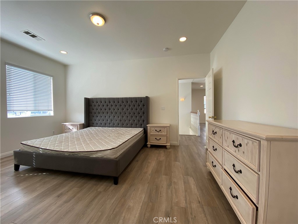 178 W Paramount St