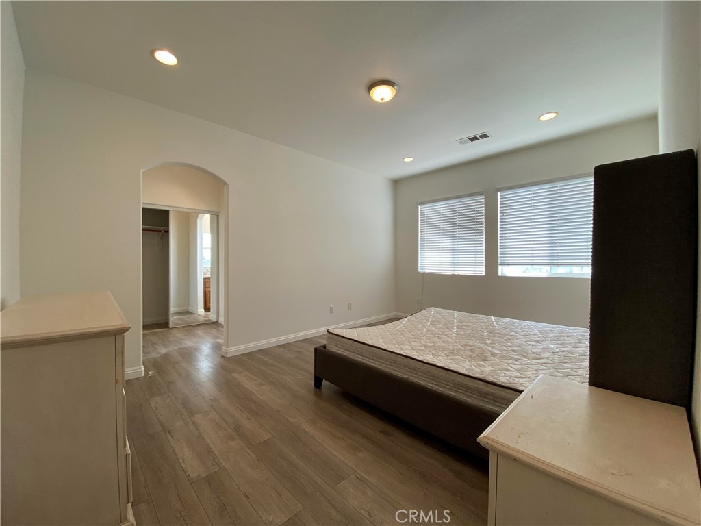 178 W Paramount St