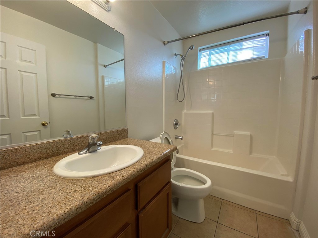 178 W Paramount St