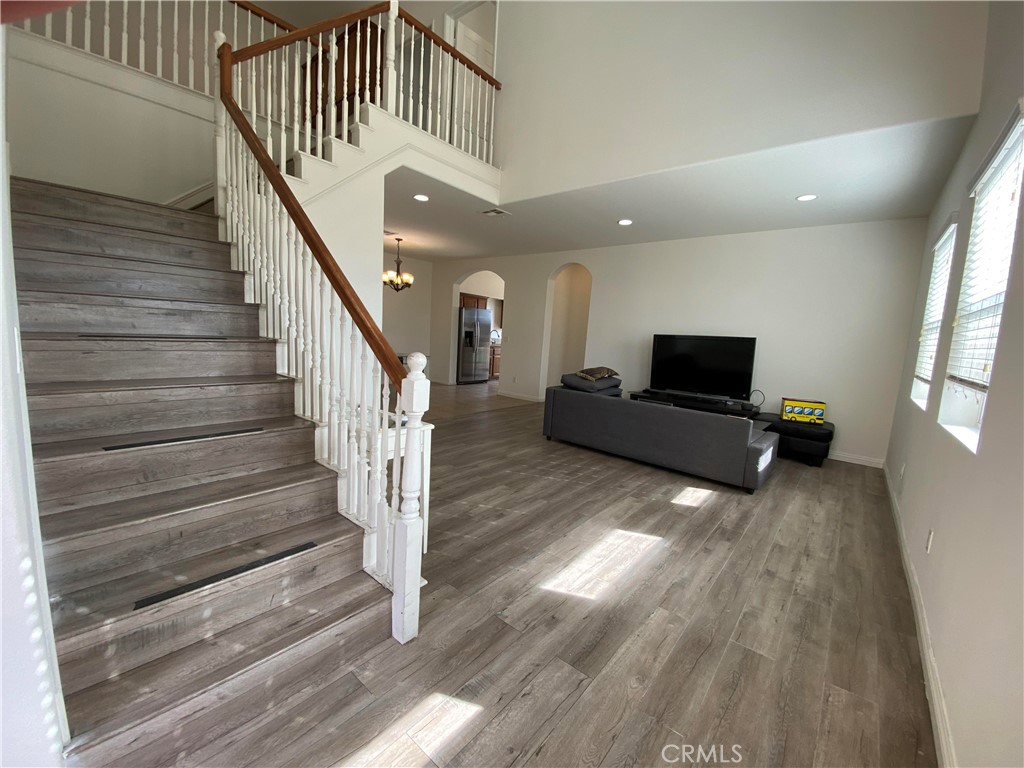 178 W Paramount St