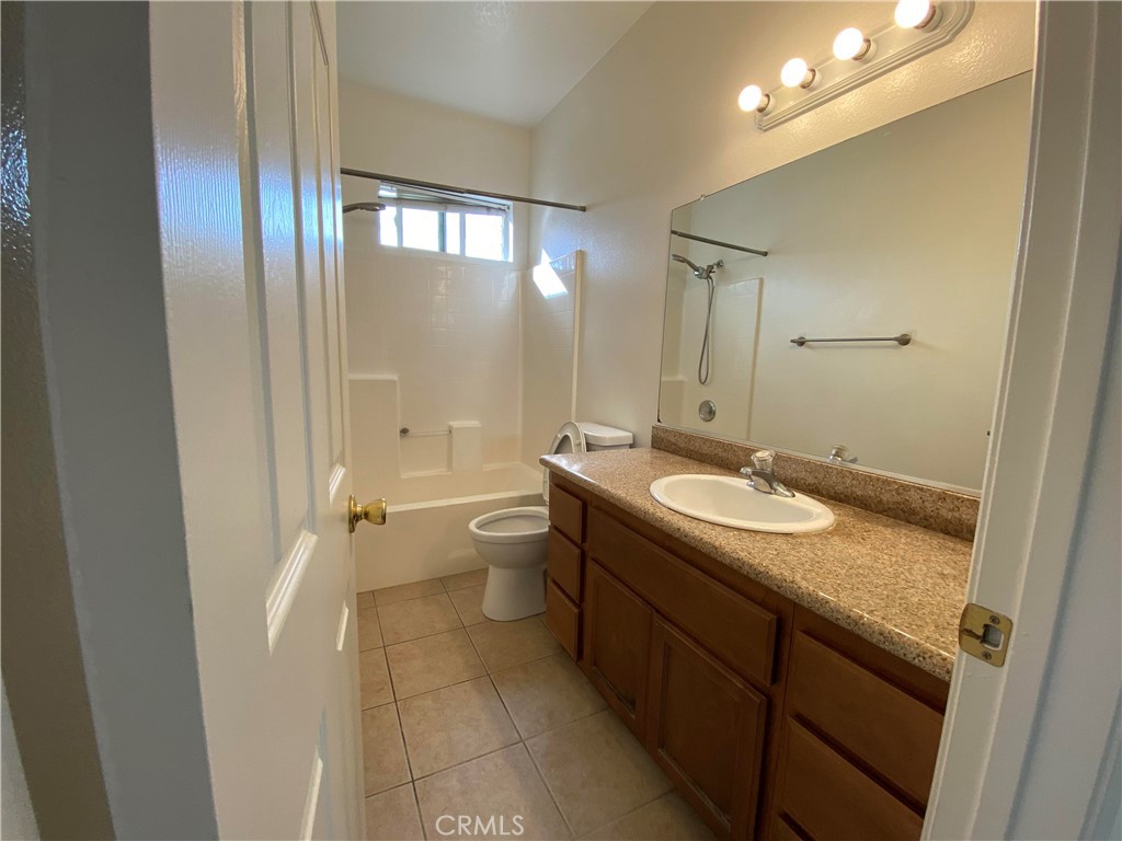178 W Paramount St
