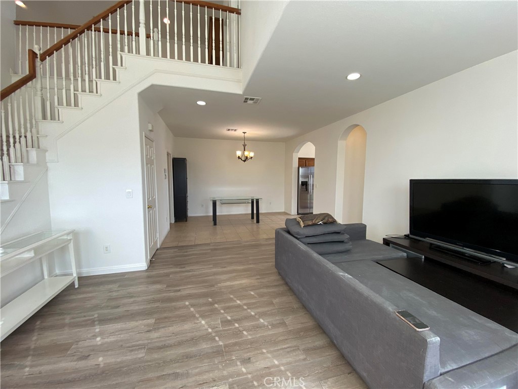 178 W Paramount St