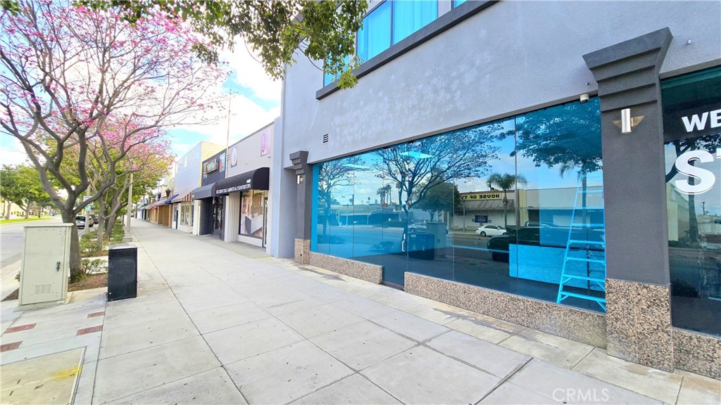 9496 Magnolia Avenue 101