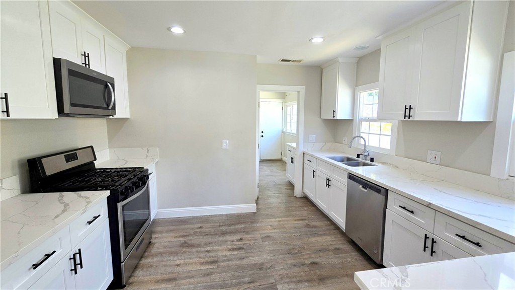 656 E I Street