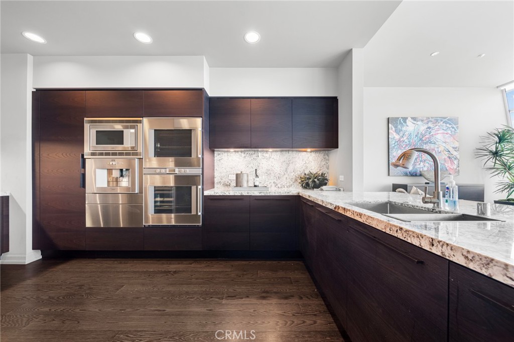 900 W Olympic Boulevard 50C