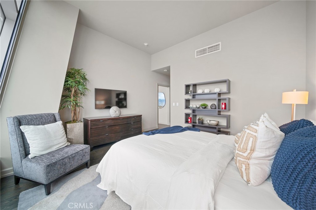 900 W Olympic Boulevard 50C