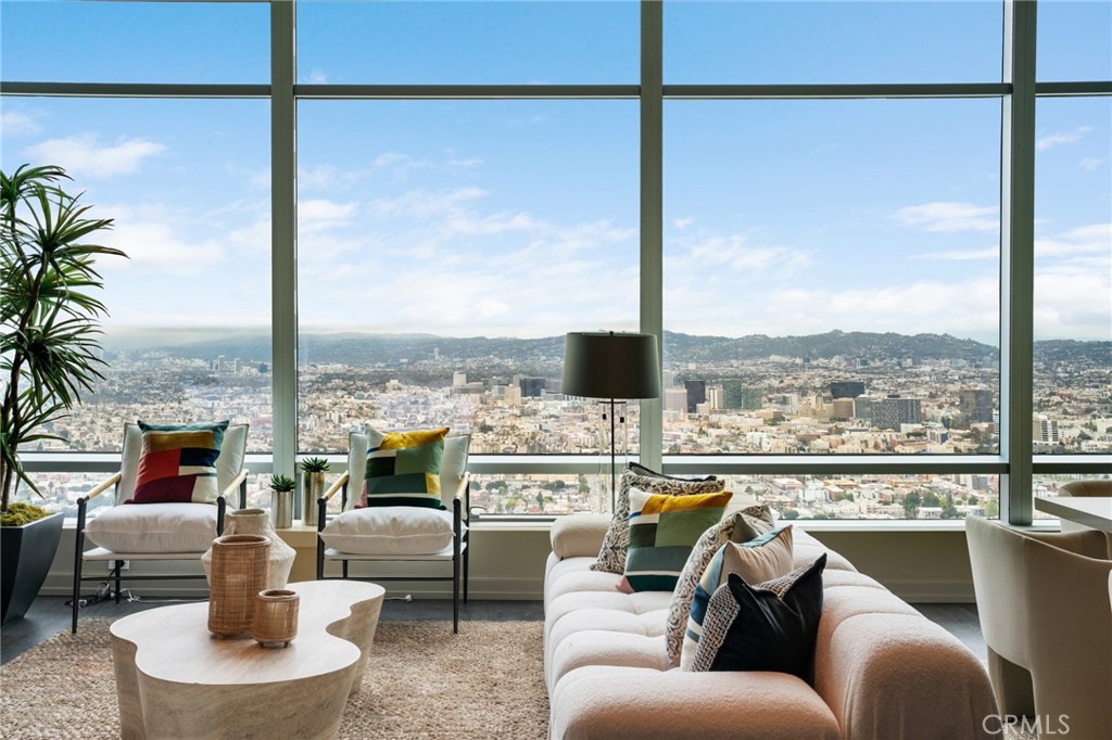 900 W Olympic Boulevard 50C
