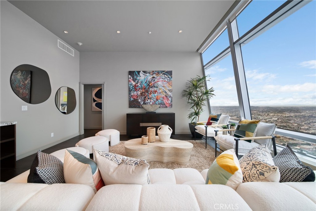 900 W Olympic Boulevard 50C