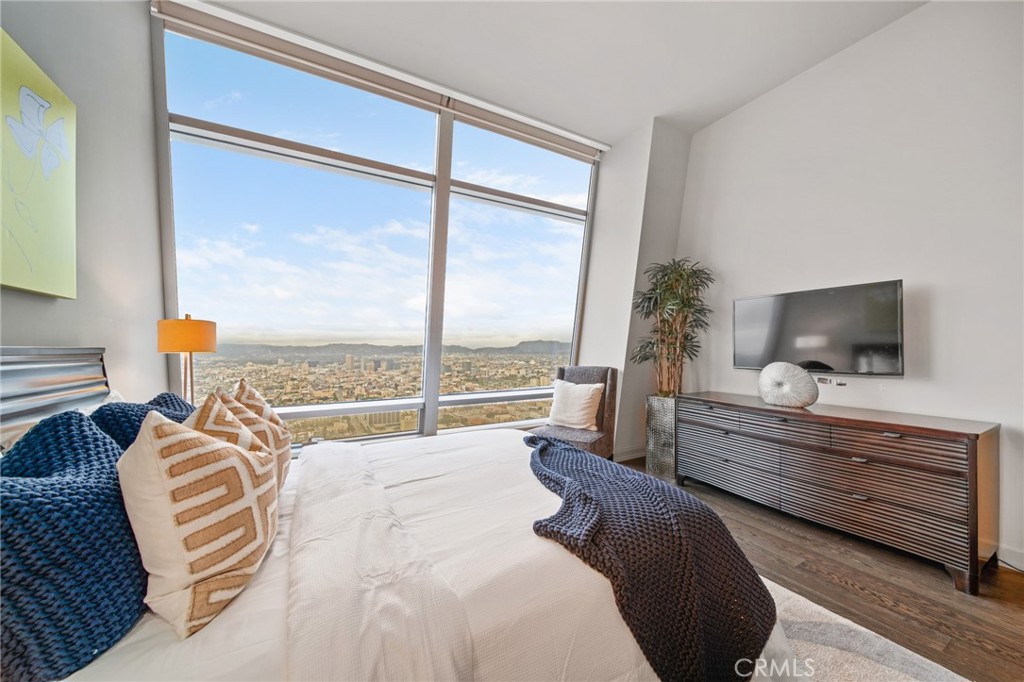 900 W Olympic Boulevard 50C