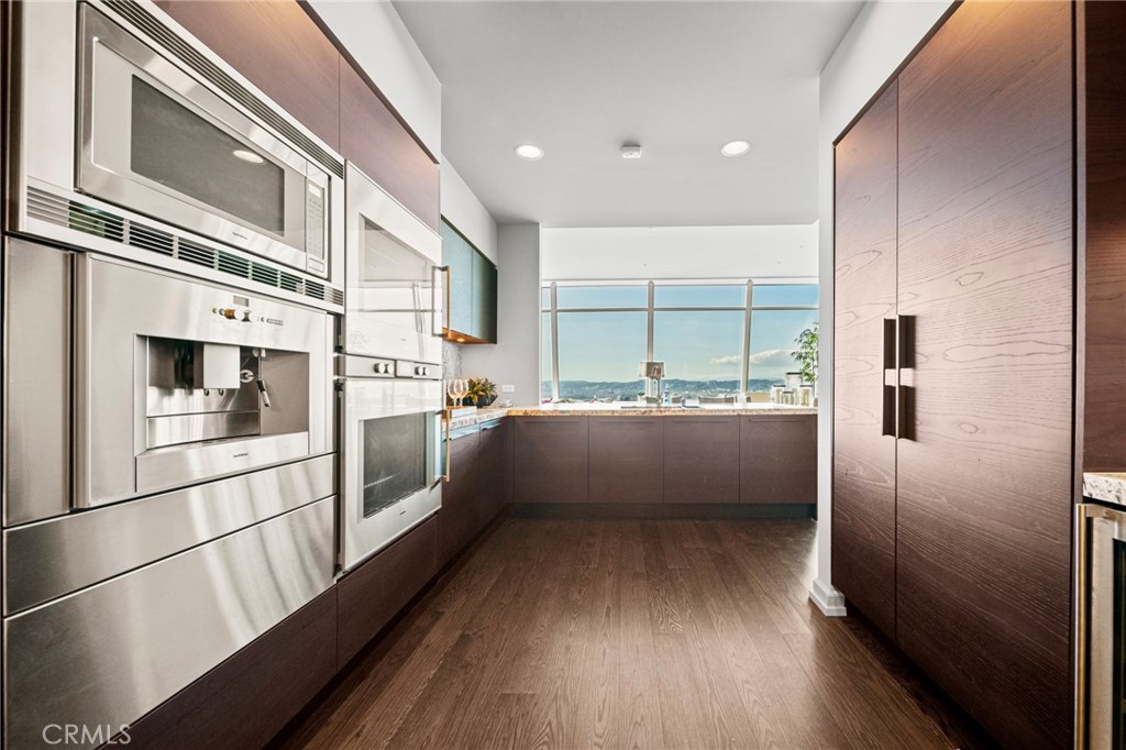 900 W Olympic Boulevard 50C