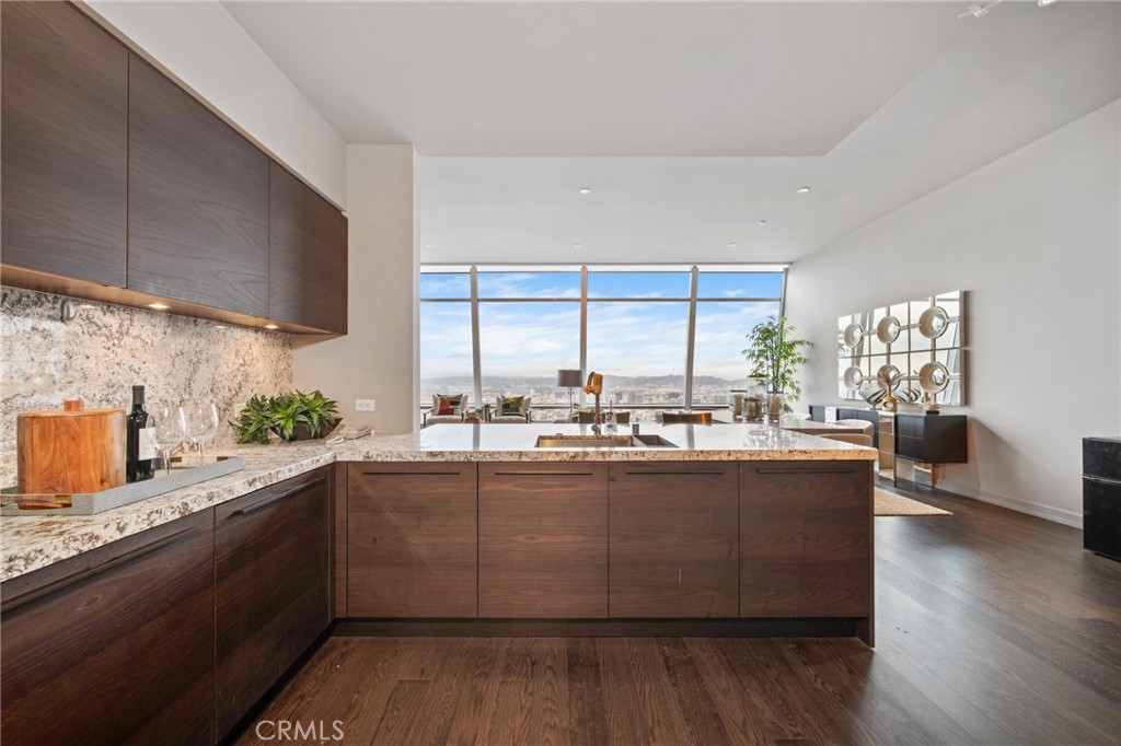 900 W Olympic Boulevard 50C