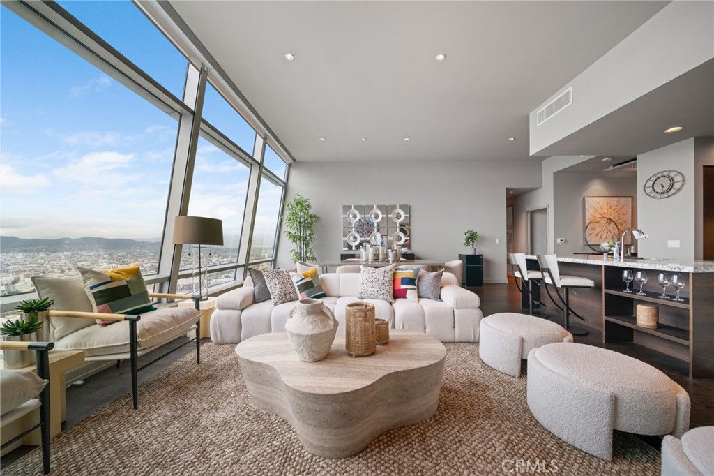 900 W Olympic Boulevard 50C