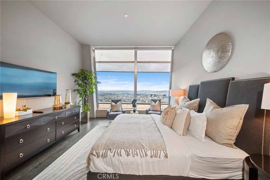 900 W Olympic Boulevard 50C