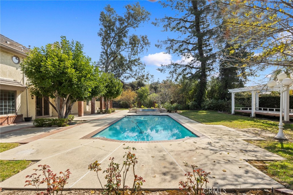 235 Silver Tree Road