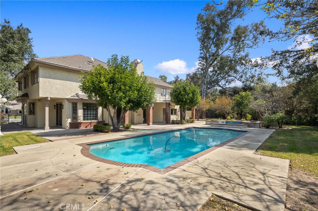 235 Silver Tree Road