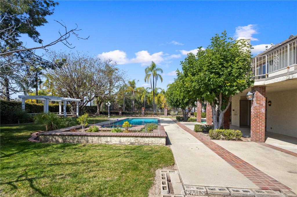 235 Silver Tree Road