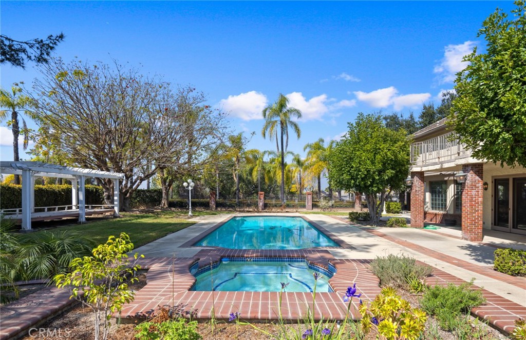 235 Silver Tree Road