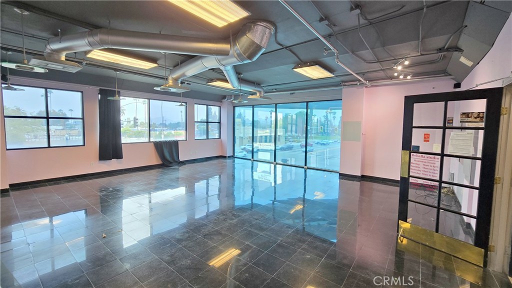 9496 Magnolia Avenue 203