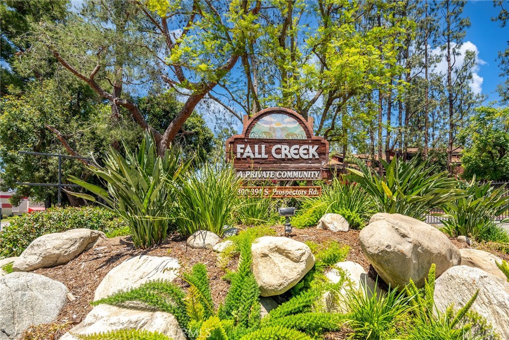 356 S Prospectors Road 84