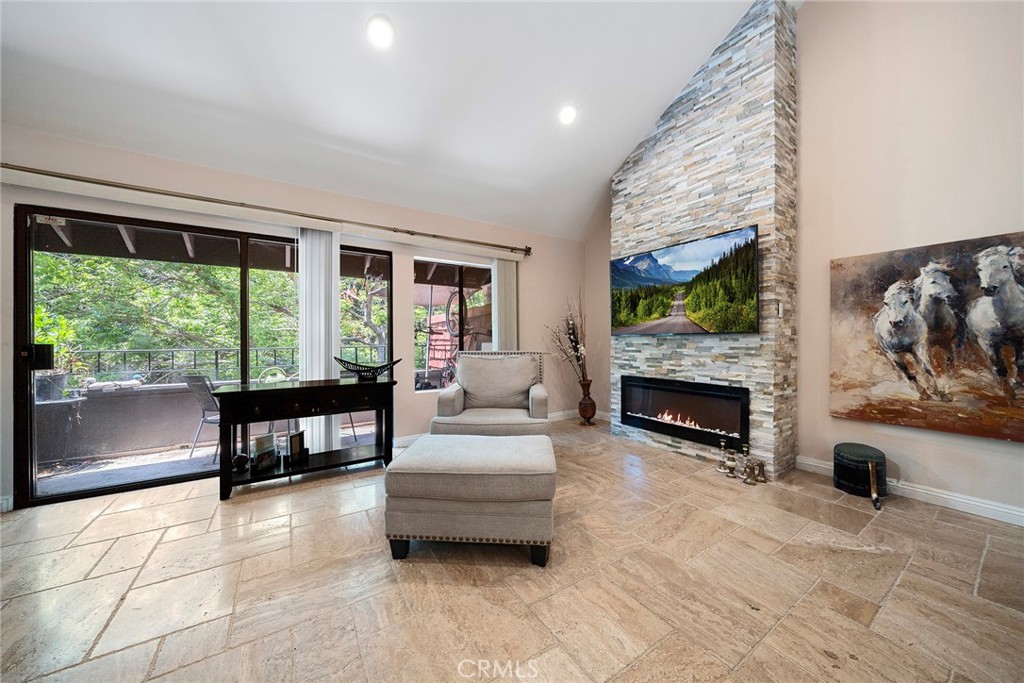 356 S Prospectors Road 84