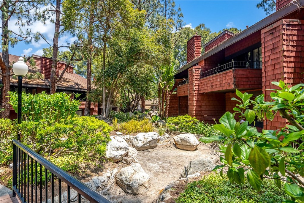 356 S Prospectors Road 84